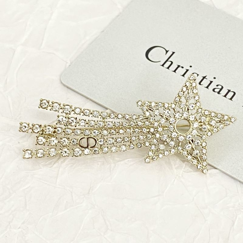 chr1st1an D10r brooches